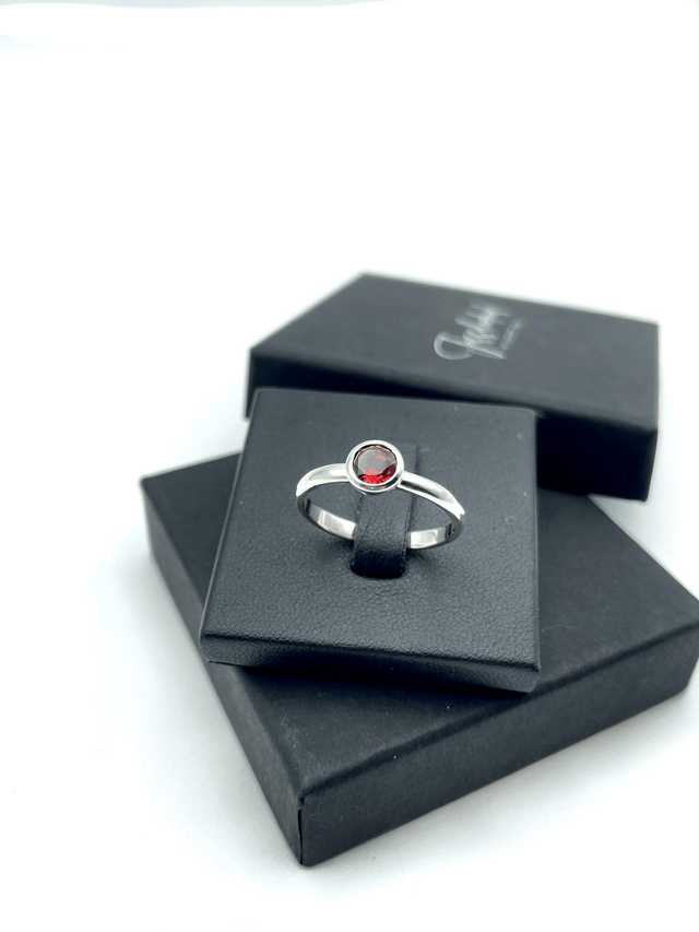 Bague classique grenat du Mozambique