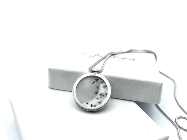 Pendentif merlinite 