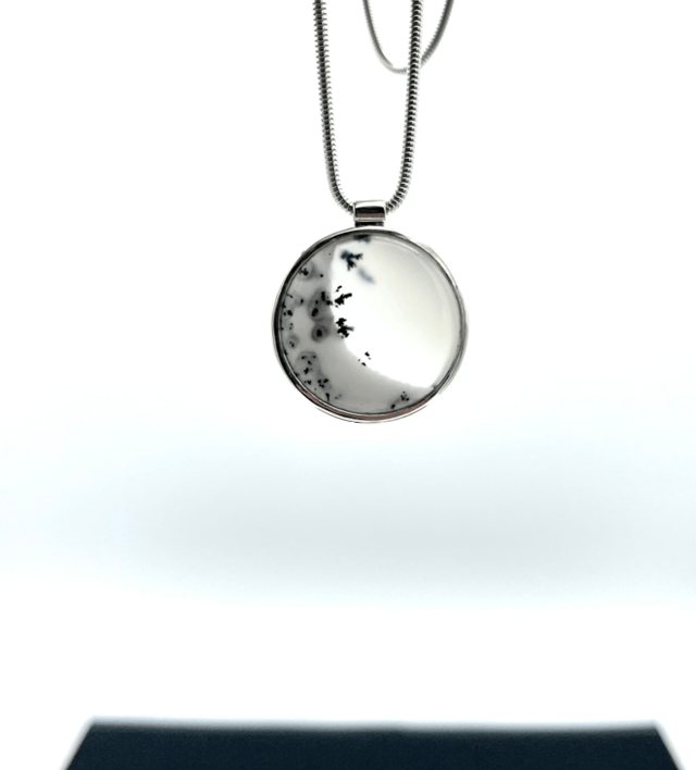 Pendentif merlinite 