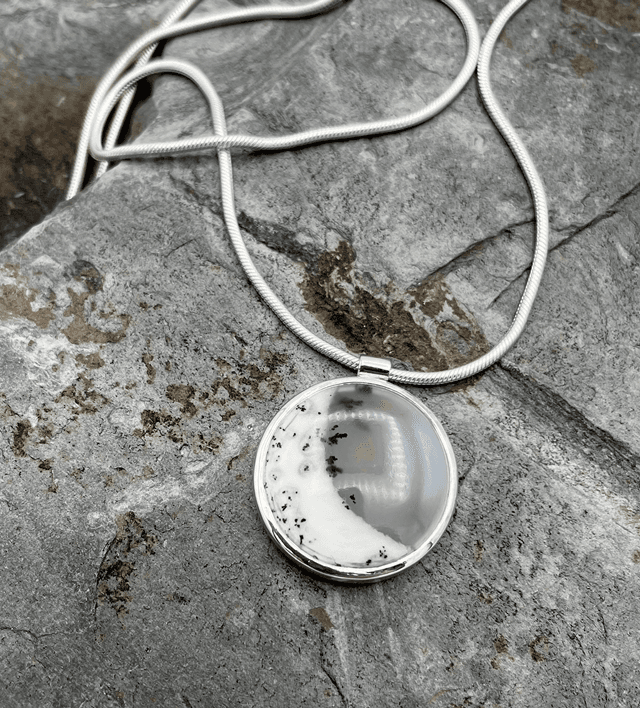 Pendentif merlinite 
